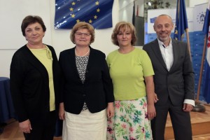 Na slici ministrica za demografiju, obitelj, mlade i socijalnu politiku Nada Murganić (2), predsjednica Hrvatske udruge socijalnih radnika Štefica Karačić (1), predsjednica Sindikata zaposlenika u djelatnosti socijalne skrbi Hrvatske Jadranka Ivezić (3) i predsjednik Hrvatske komore socijalnih radnika Antun Ilijaš (4)/ Foto Hina